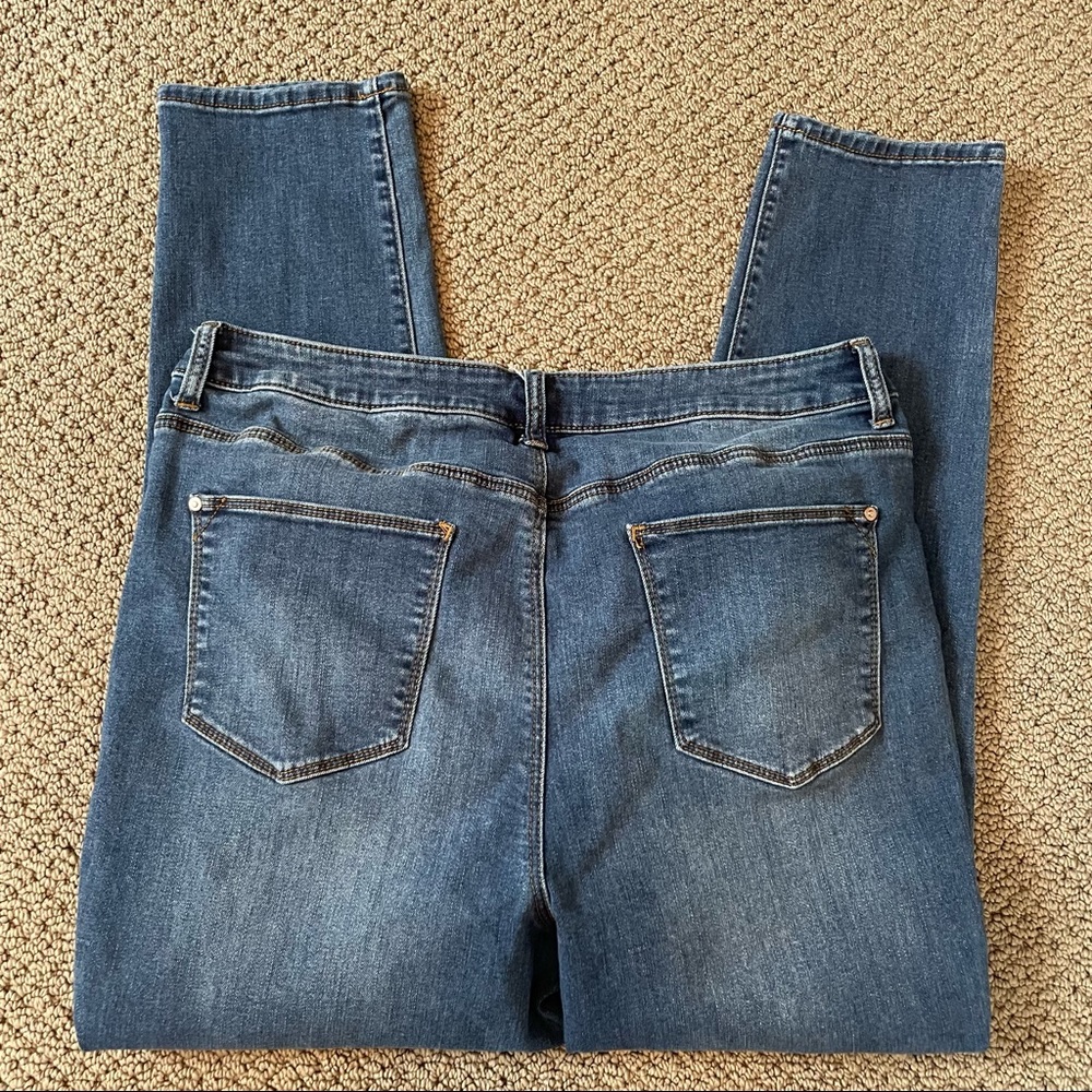 Chico's the Platinum High Rise Ankle Medium Wash Denim Blue Jeans Size 2 - Picture 8 of 11